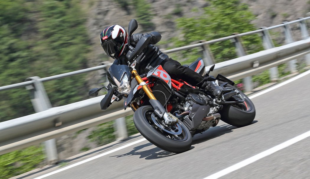 Aprilia Dorsoduro 900