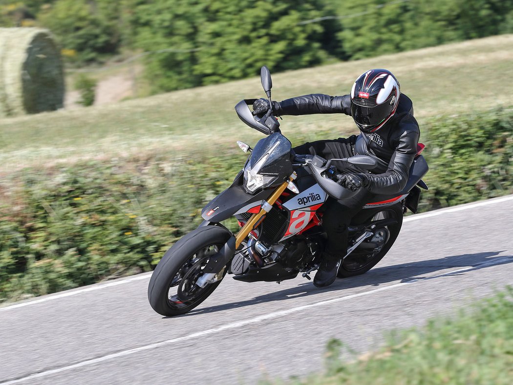 Aprilia Dorsoduro 900