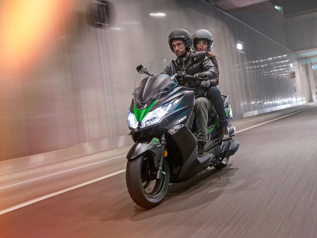 Kawasaki lehce osvěžila skútry J125 a J300