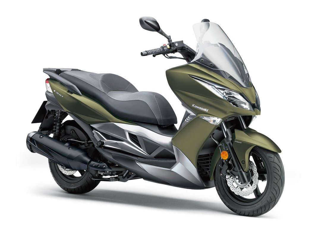 Kawasaki lehce osvěžila skútry J125 a J300