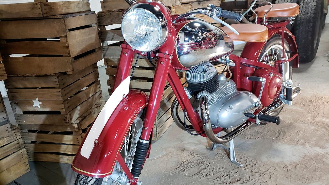 Jawa 250 typ 11 (1948)