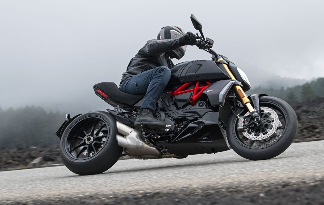 Ducati Diavel 1260 a 1260 S