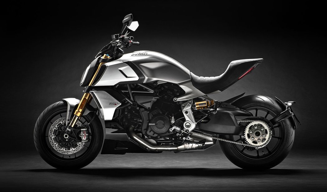 Ducati Diavel 1260 a 1260 S