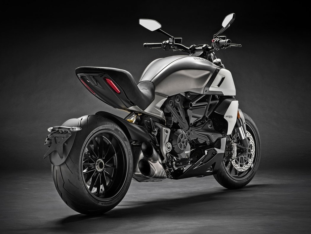 Ducati Diavel 1260 a 1260 S