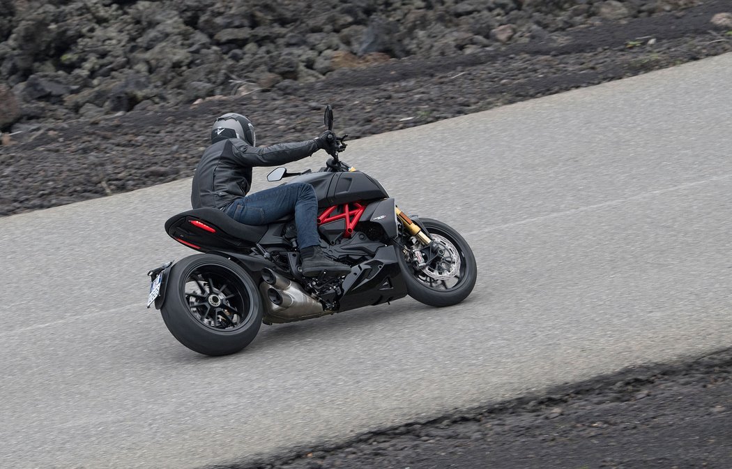 Ducati Diavel 1260 a 1260 S