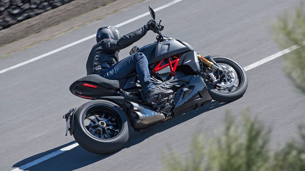 Ducati Diavel 1260 a 1260 S