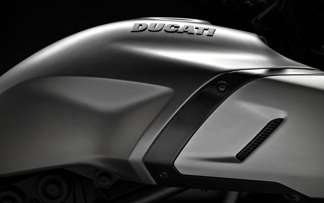 Ducati Diavel 1260 a 1260 S