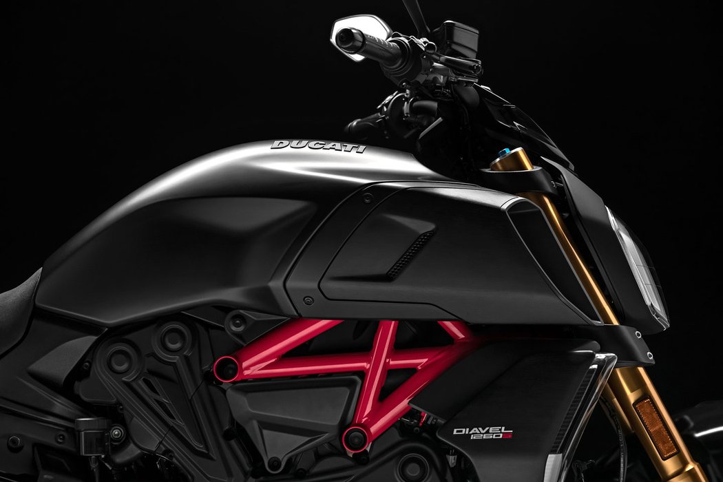 Ducati Diavel 1260 a 1260 S