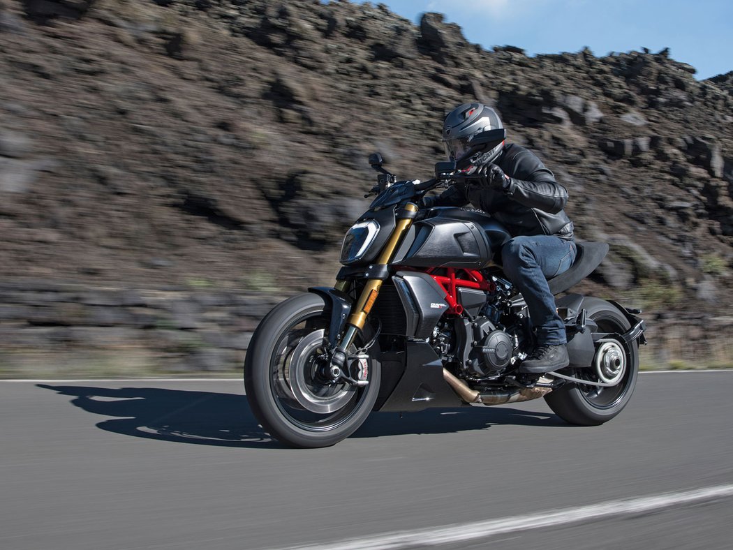 Ducati Diavel 1260 a 1260 S