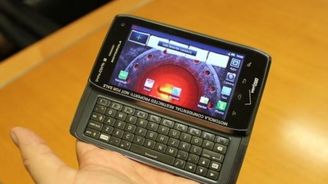 Motorola představila nejtenčího Droida s QWERTY