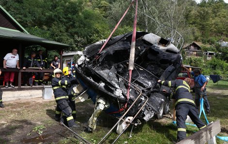 Z člunu za 350 000 Kč zbyl vrak.