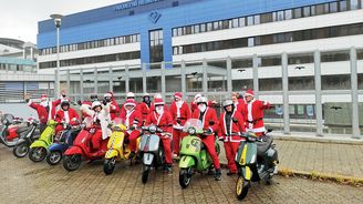 Mikulášská jízda začíná na Strahově a končí v motolské nemocnici. Setkání je charitativní akcí na podporu vážně nemocných dětí. Mikulášská jízda začíná na Strahově a končí v motolské nemocnici. Setkání je charitativní akcí na podporu vážně nemocných dětí.