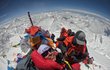 Další foto z vrcholu Mount Everestu.