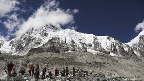 Nepál je oblíbeným cílem horolezců, kteří se zde snaží zdolat nejvyšší hory světa (ilustrační foto)