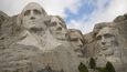 Jako předloha nynějšího odpadkového sousoší posloužil Národní památník Mount Rushmore poblíž města Keystonu v Jižní Dakotě, které vyobrazuje americké prezidenty George Washingtona, Thomase Jeffersona, Theodora Roosevelta a Abrahama Lincolna.
