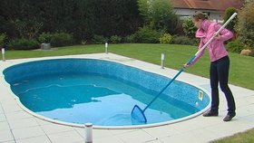 Příprava bazénu na novou sezónu je poměrně jednoduchá a zvládne ji bez problému každý.