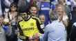 Brankář Chelsea Petr Čech s trenérem José Mourinhem