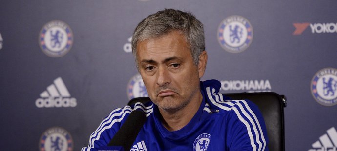 Trenér Chelsea José Mourinho nesmí při zápase na půdě Stoke ani na tribunu