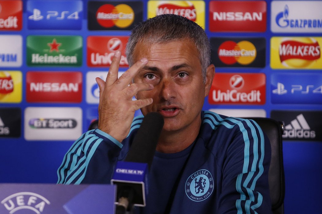 José Mourinho na tiskové konferenci Chelsea.