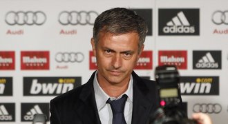 Mourinho mával papírem: Sudí udělal 13 chyb!