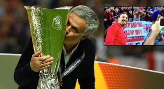 Triumf United! Zlatana zaujal vtipný vzkaz, Mourinho se smál kritice