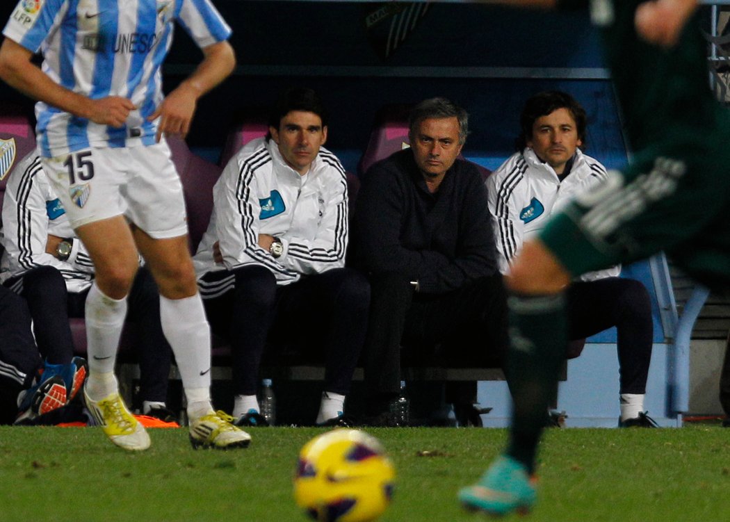 José Mourinho a jeho lavička.