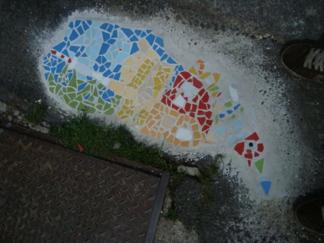 Mozaiky od Jana Jenqa v pražských chodnících