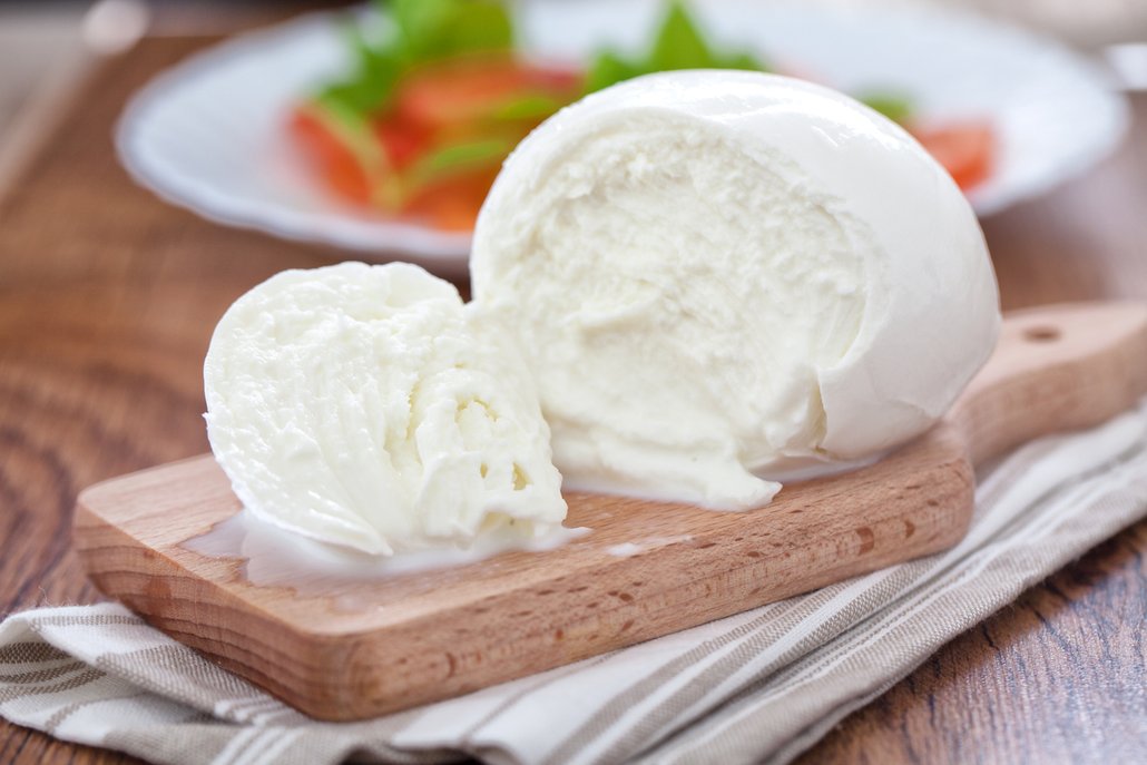 Mozzarella dodá masu báječnou chuť