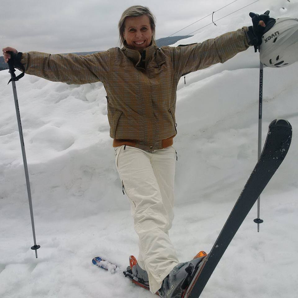 Karlovarská hejtmanka Jana Mračková Vildumetzová ráda sportuje. V zimě především na lyžích