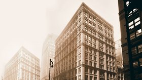 Prvním mrakodrapem byl Home Insurance z roku 1885, který byl však kvůli nové zástavbě v roce 1931 zbourán