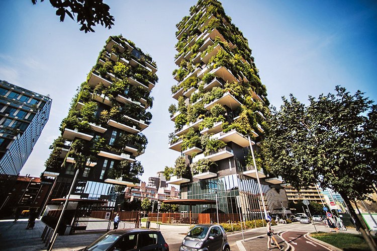 Stefano Boeri, autor Lesního města a také věží Bosco Verticale, které stojí už tři roky v Miláně