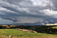 Česko zasáhly silné bouřky. Kdy dorazí i k vám? Sledujte radar