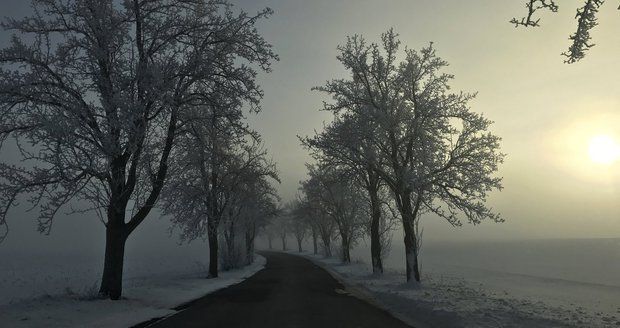 V Česku mrzlo, až praštělo. Teplota přes noc klesla až na -27 °C, padaly rekordy