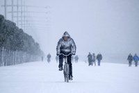 Ochromená doprava i výpadky proudu. Sněhové bouře v Německu, Belgii a Nizozemí