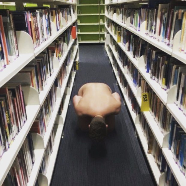 Mražené kuře v knihovně