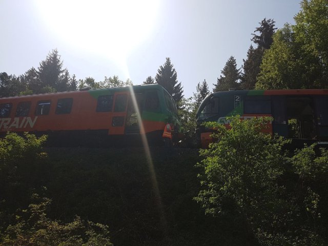 Na Českokrumlovsku se srazily vlaky. Nehoda si vyžádala zraněné