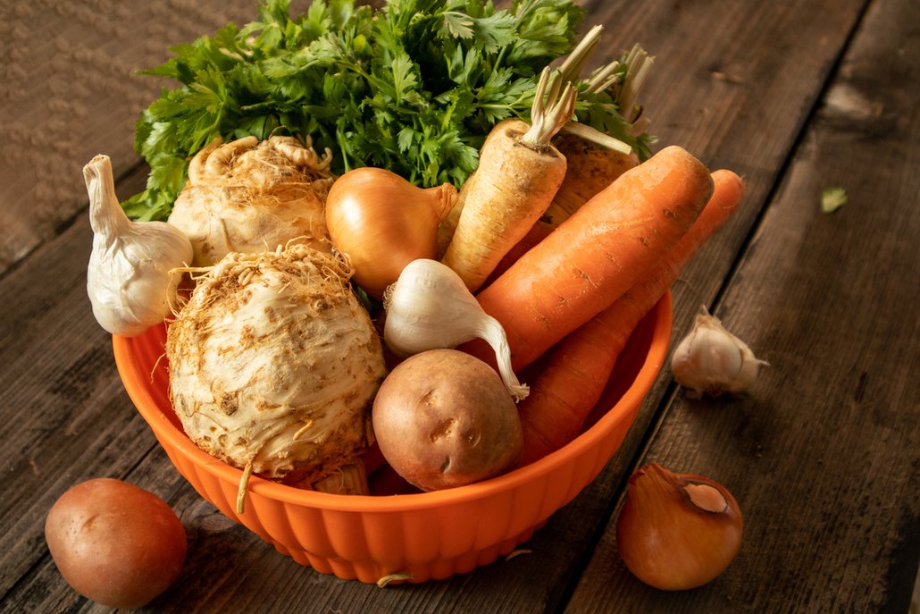 K přípravě mořidla využijte kořenovou zeleninu, mrkev, celer a petržel
