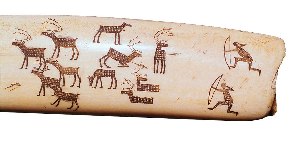 Severské národy z mrožích klů vyřezávaly různé ozdoby nebo drobné nástroje a hroty k harpunám