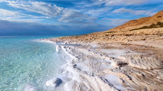 Mrtvé moře umírá. Jezeru hrozí úplné vyschnutí