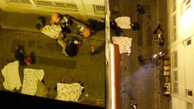 Obyvatel Paříže vyfotil výhled ze svého okna. Lidé prý vyhazovali z oken prostěradla, aby bylo mrtvé čím zakrýt.
