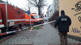 Policie uzavřela Šámalovu ulici v Brně kvůli nálezu mrtvoly muže (†42) a chemikáliím.