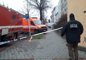 Policie uzavřela Šámalovu ulici v Brně kvůli nálezu mrtvoly muže (†42) a chemikáliím.