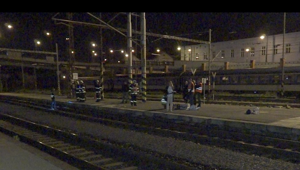 Chodci našli v kolejišti v Plzni mrtvolu muže, nejspíš ho srazil vlak.