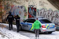 V Plzni našli mrtvolu cizince: Ležela v zapadlém podchodu u nádraží