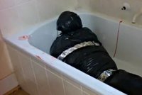 Mrtvá stařenka dál platila účty: Tělo našli po 15 letech ve vaně!