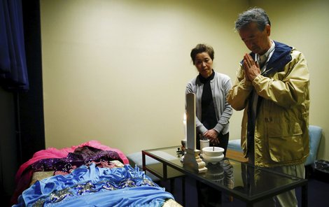 Krematoria v Japonsku nestíhají, proto se v zemi rozjel morbidní byznys.