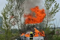 Velikonoční horor v Brně: V hořícím autě našli mrtvého řidiče!