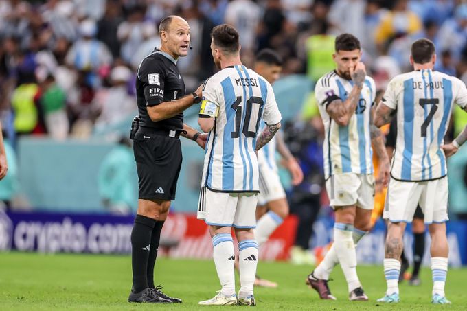 Na MS ve fotbale s novými pravidly: za zdržování ztráta míče, boj proti simulování Na MS ve fotbale s novými pravidly: za zdržování ztráta míče, boj proti simulování