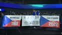 Čeští fanoušci podpořili Ukrajinu i přes zákaz vyvěšovat vlajky států, které se neúčastní MS.