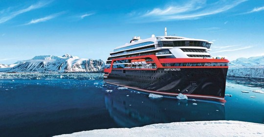 První ekologická výletní loď světa s hybridním motorem vyplula v Norsku. Pohánějí ji speciální baterie